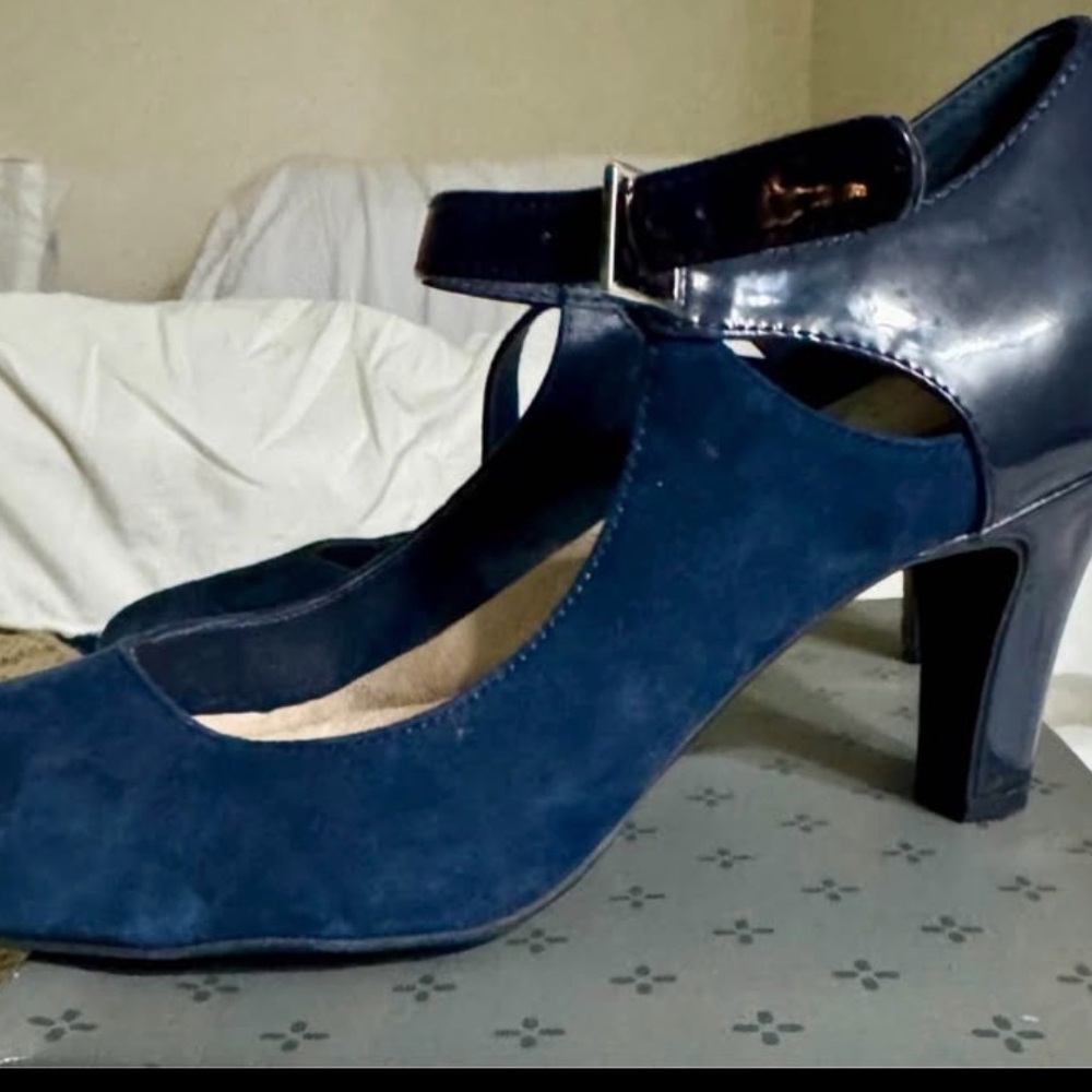Elegant Navy Blue Heels